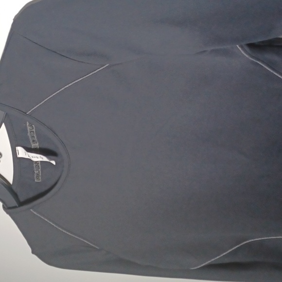 UNDER ARMOUR "fitted" activewear, crew neck, pullover" black top. Size XS. NWT - Picture 2 of 14